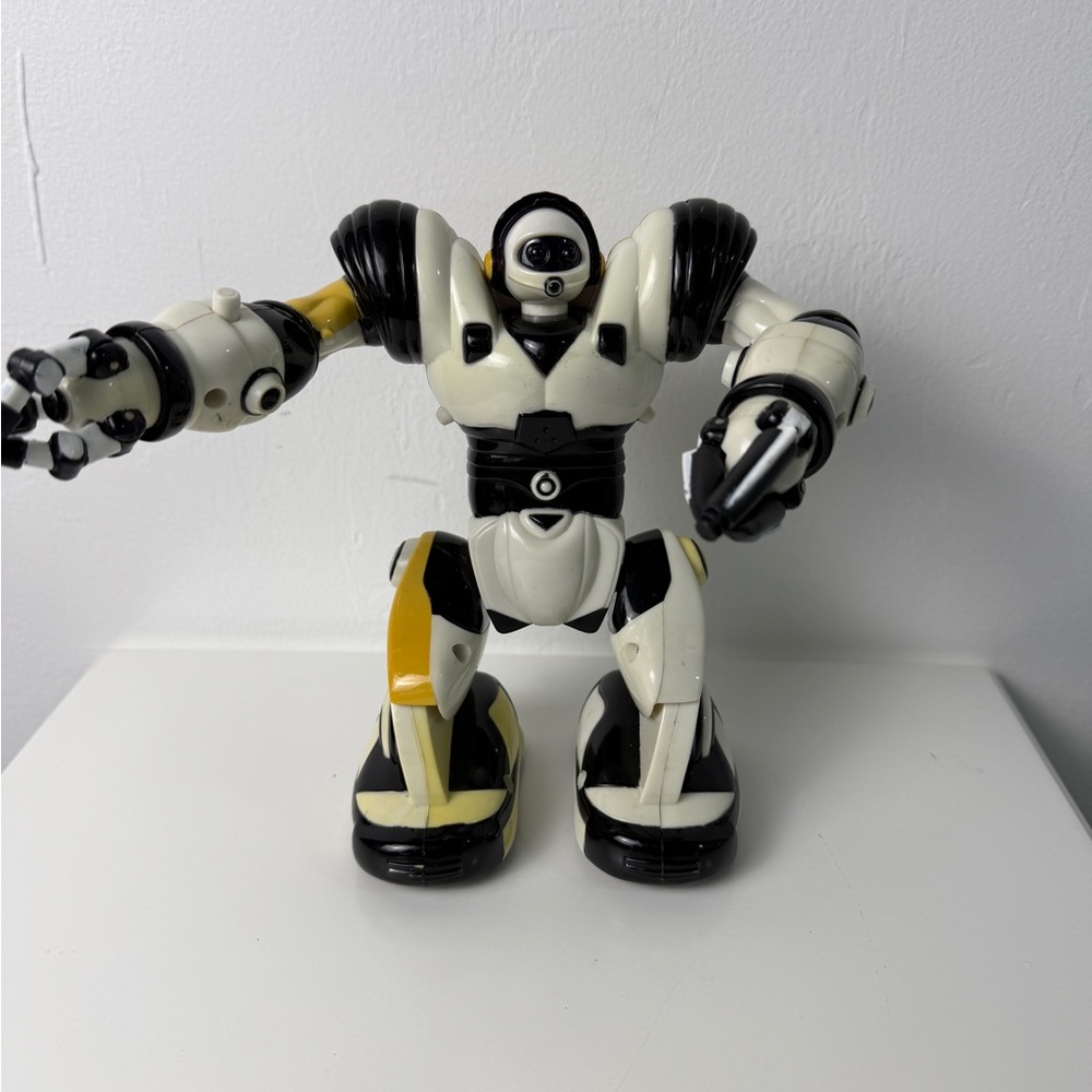 WowWee Robosapien V1 Humanoid Robot 2004 Vintage Interactive Toy